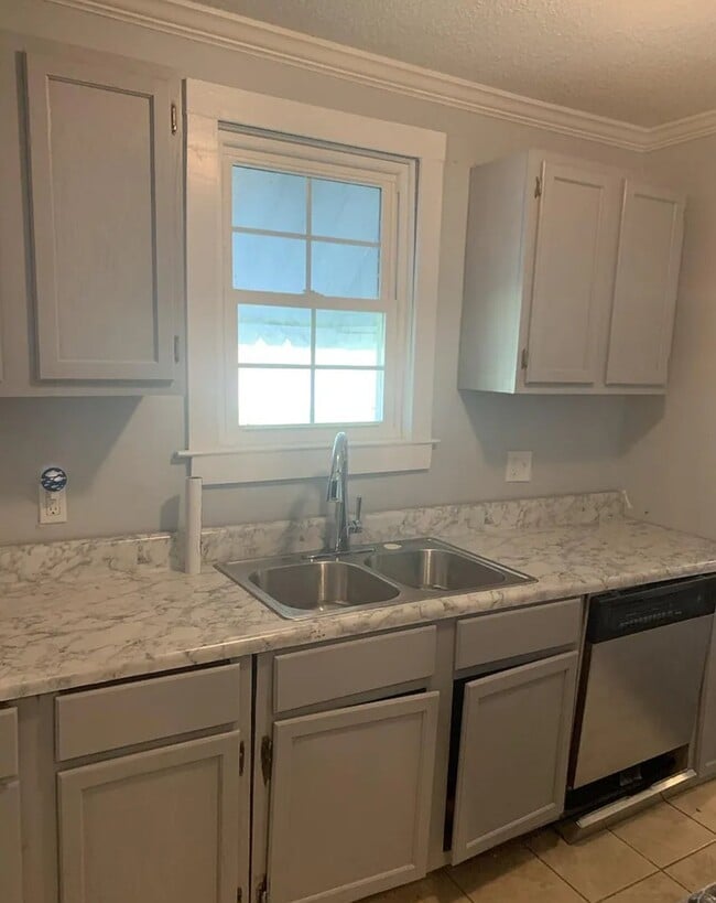 Photo - 8 Virnelle St