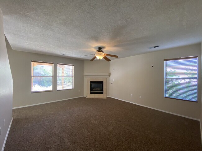 Photo - COMMUNITY POOL - LARGE 4 BEDROOM - Master Upstairs