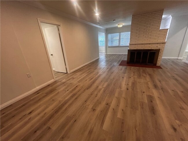 Photo - 521 N Vermont Ave