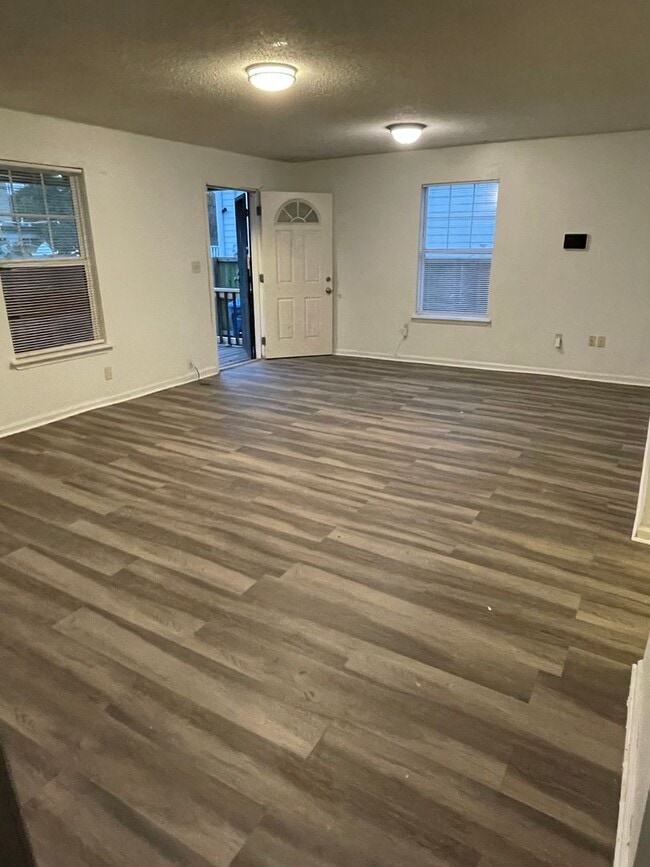 Building Photo - 8722-8722 Hickory St Unit 8720