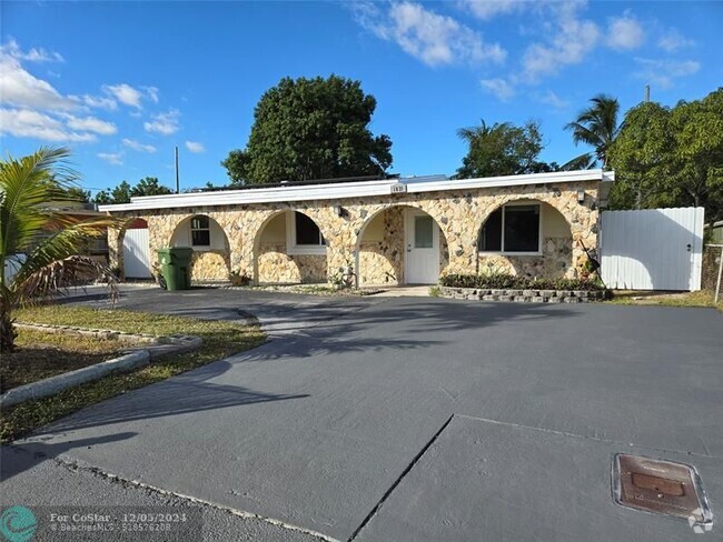 Building Photo - 1031 NW 10th Terrace Rental