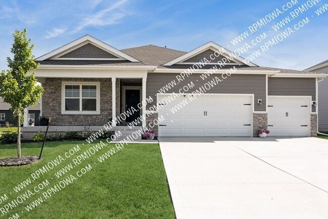 Photo - 1050 Spruce St House