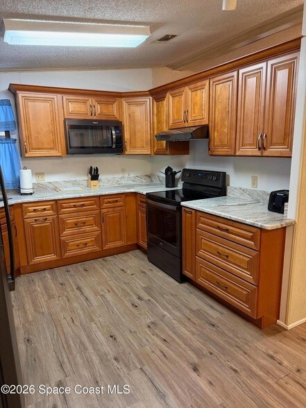 Photo - 706 Hyacinth Cir