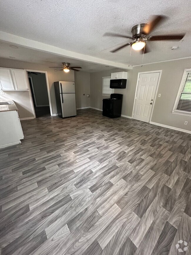 Building Photo - 1019 S Church St Unit 1019 1/2 Rental