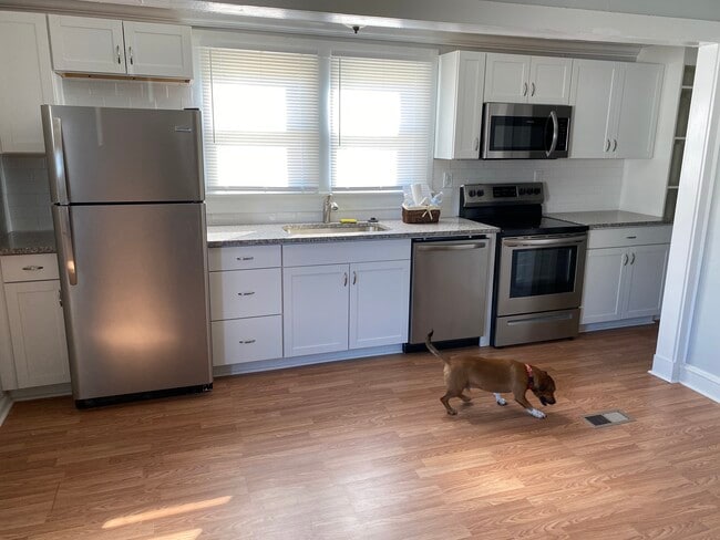 Photo - 421 Woodlawn Ave