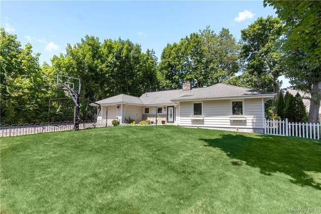 Photo - 17 Soundview Ave