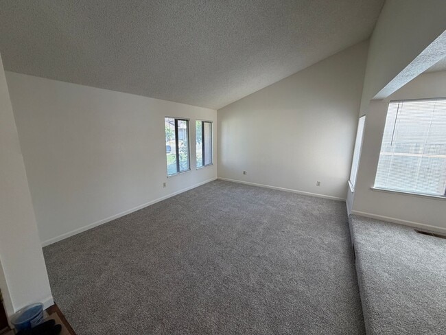 Photo - 872 Shellwood Way