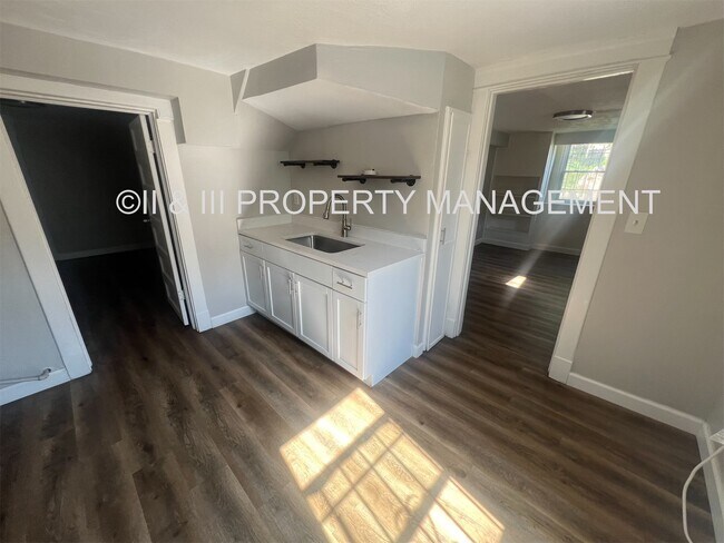 Photo - 215-217 W 37th St
