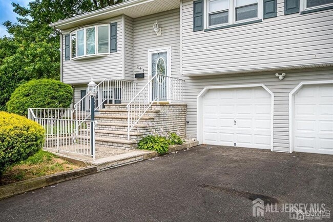 559 Wood Ave