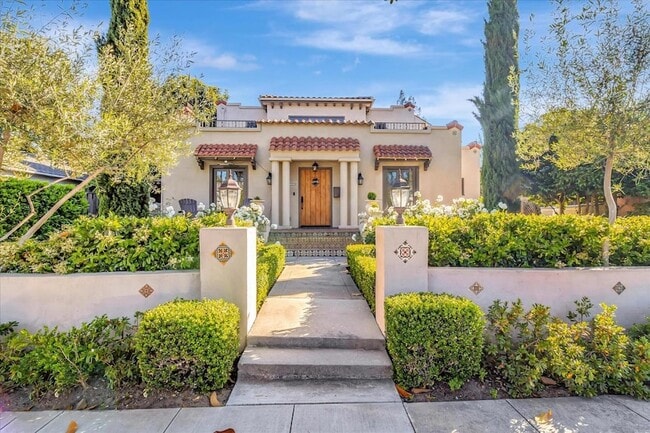 Photo - 1568 Mariposa Ave