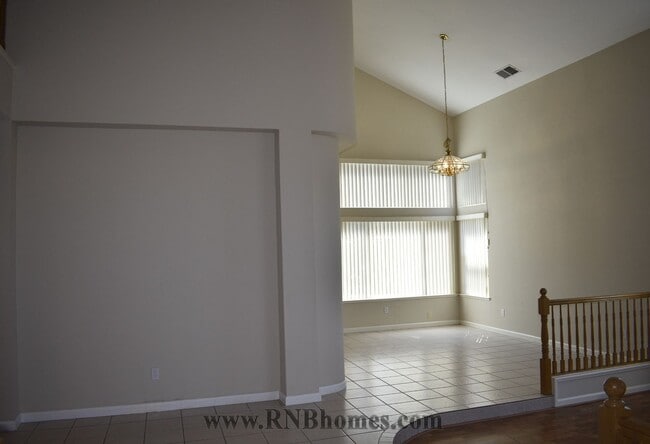 Photo - 2400 Carr Ct
