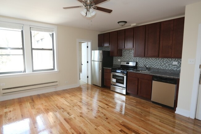 Building Photo - 858 W Diversey Pky Unit J01P