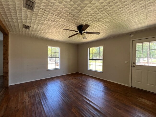 Photo - 1435 Groesbeck St