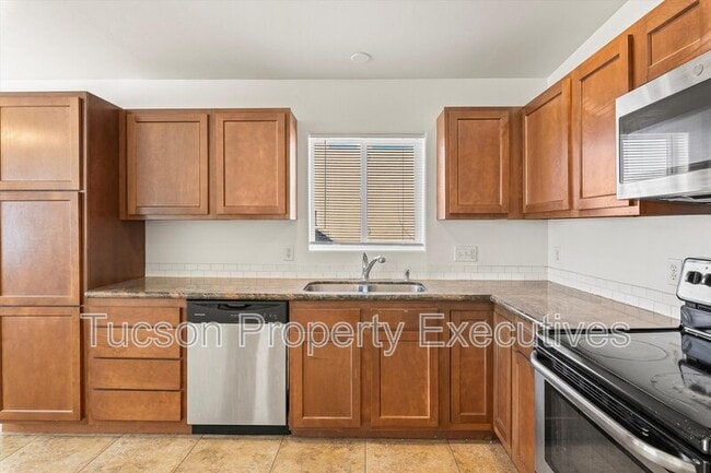 Photo - 227 E Waverly St