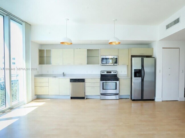 Photo - 350 NE 24th St Unidad 601