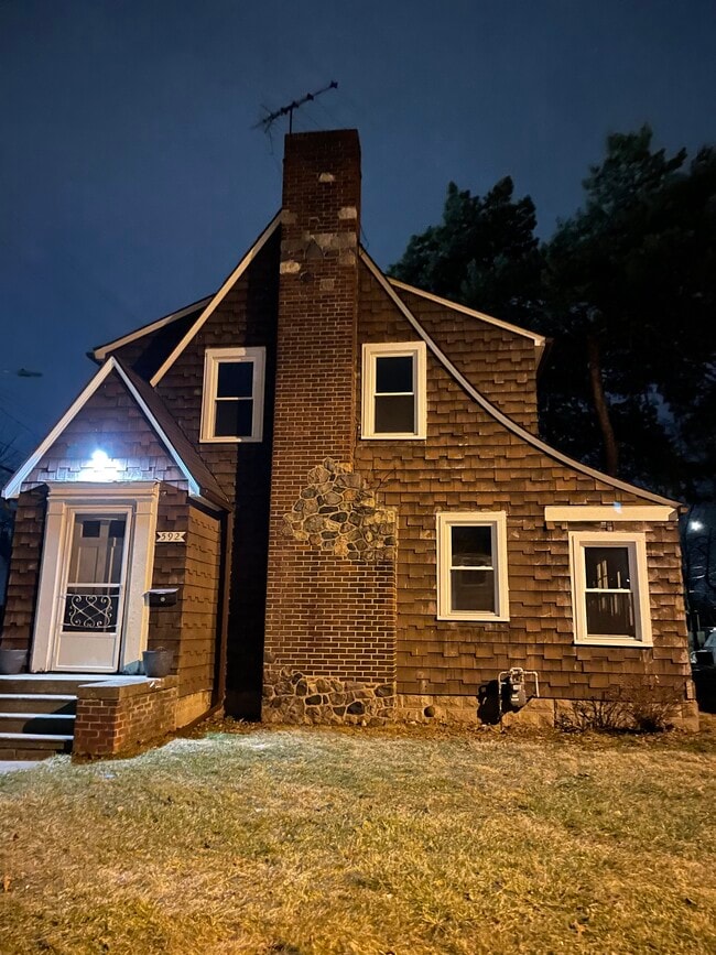 Photo - 592 E Montcalm St