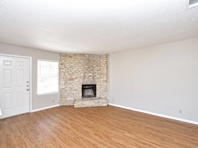 Photo - 301 Algerita Dr Unit D