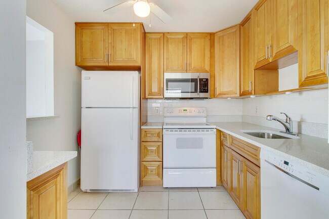 Photo - 175 Valencia H