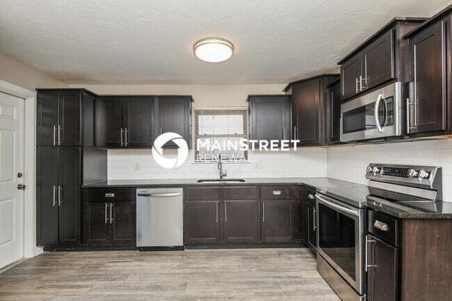 Photo - 5 Bedroom Pet-Friendly Home in Oklahoma City, OK with Main Street Renewal