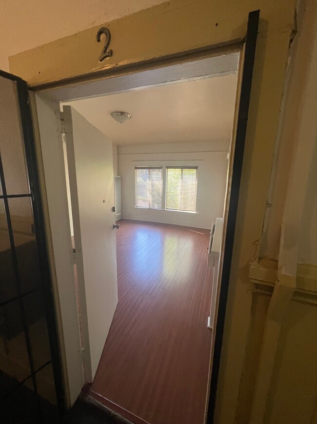 Building Photo - 201 Toluca N St Unit 6