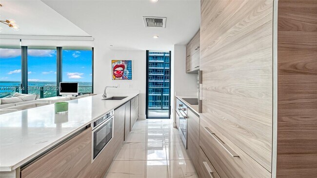 Photo - 1300 S Miami Ave Unidad 4306