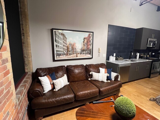 Photo - 150 E Main St Unidad 411