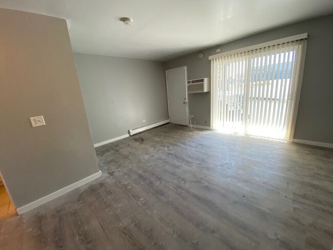 Building Photo - 3040 Chicago Rd Unit 15