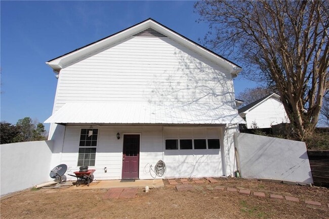 Photo - 818 Springlake Rd