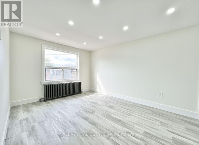 Photo - 15 Stavebank Rd S Unit 6