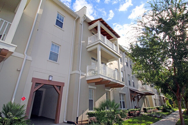 Building Photo - Top Floor 3/2 Condo in Artisan Park