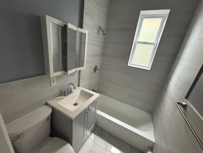149 Zabriskie St Unidad 3