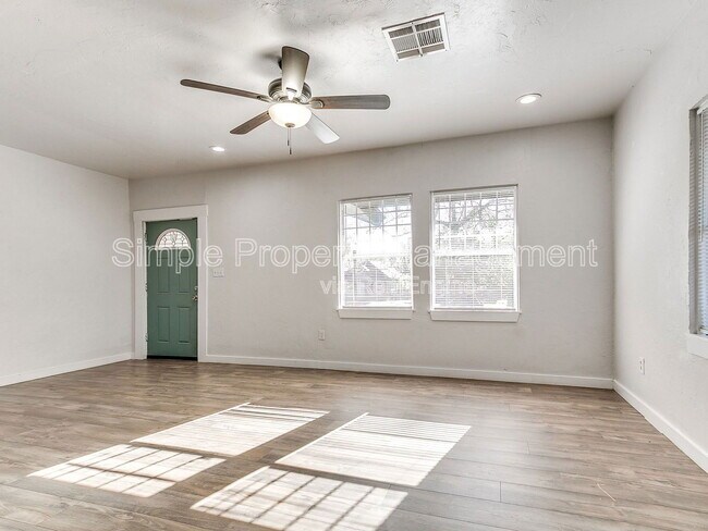 Photo - 2605 N Robinson Ave