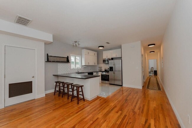 Building Photo - 213 New York Ave Unit 2 Rental