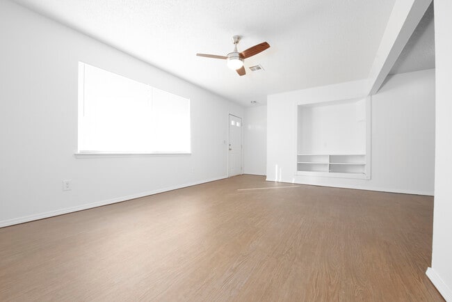 Photo - 1404 N Nail Pky