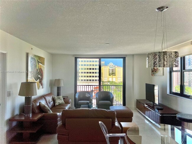 Photo - 651 Okeechobee Blvd Unidad 811