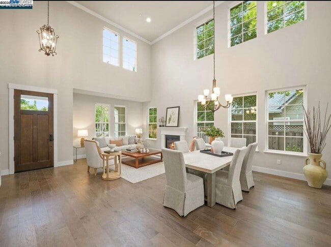 Photo - 1588 Alamo Way