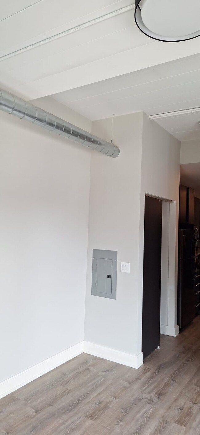 Photo - 941 W Belmont Ave Unit 204