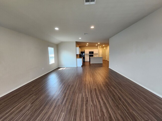 Photo - 4/2/2 Home in Heather Glen/ Fridge / Gas Cooking / Covered Back Patio / Fenced in Yard / CISD