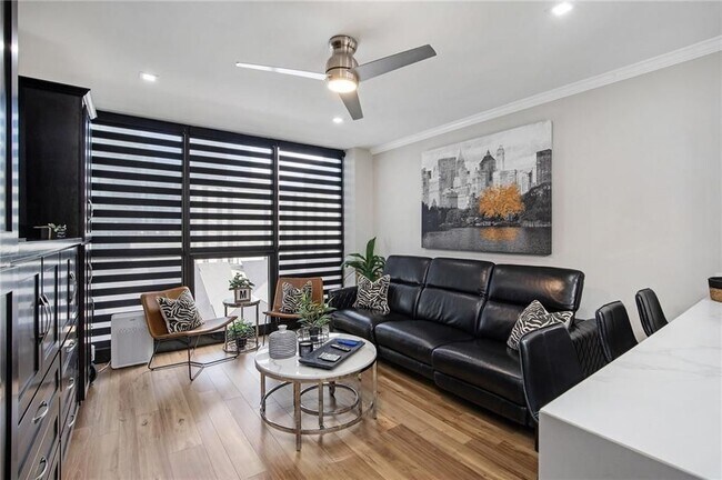 Building Photo - 1280 W Peachtree St NW Unit 1402