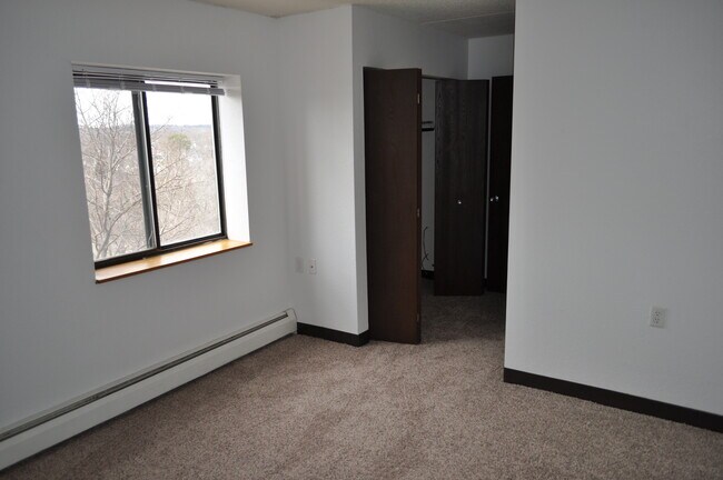 Bedroom with Ample Close Space