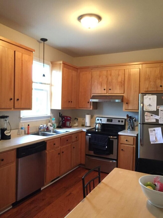 Photo - Large 4 Bedroom 2.5 Bath Home Near VCU.