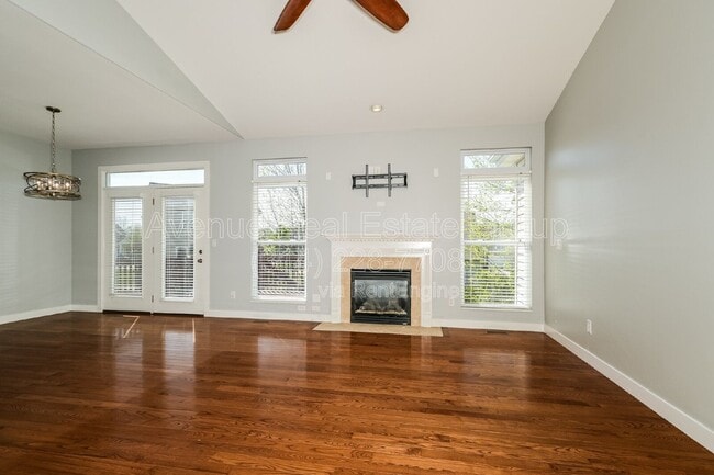 Photo - 730 Sunset Ln