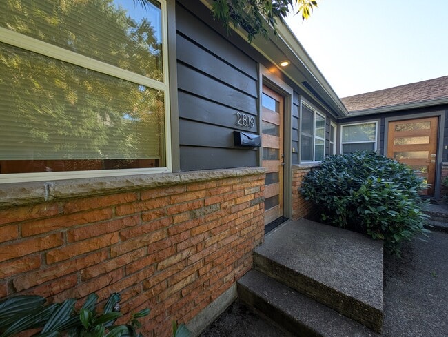Building Photo - 2815 SE 27th Ave Unit 2819