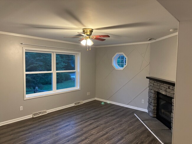 Photo - 2016 Harkins Rd