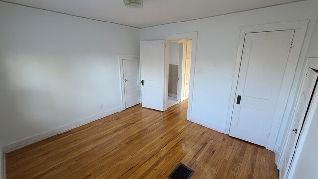 Photo - 464 W Marshall St