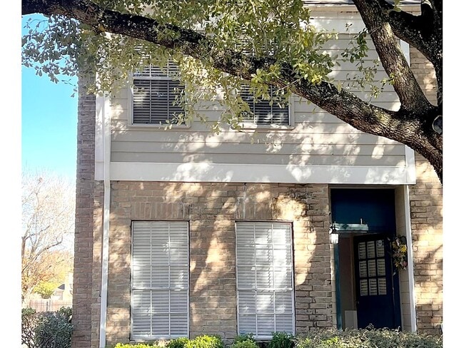 Building Photo - 11710 Southlake Dr Unit 16