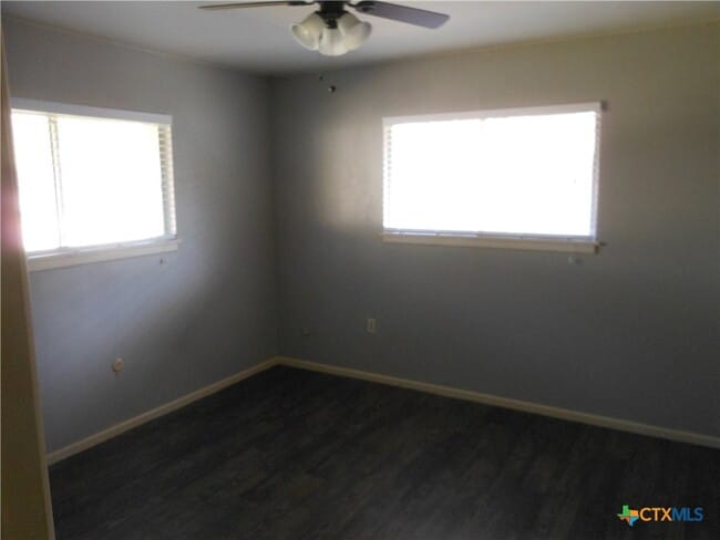Building Photo - 1441 Robin Ln
