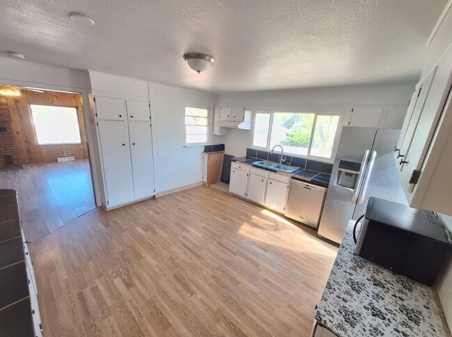 Photo - Spacious 5-Bedroom Home in Quiet Delta Nei...