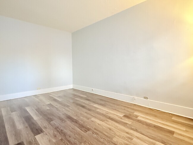 Photo - 1441 Wyandotte St E Unit 2