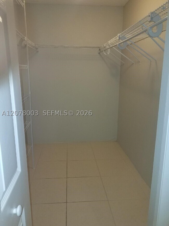 Photo - 220 Lakeview Dr Unit 105